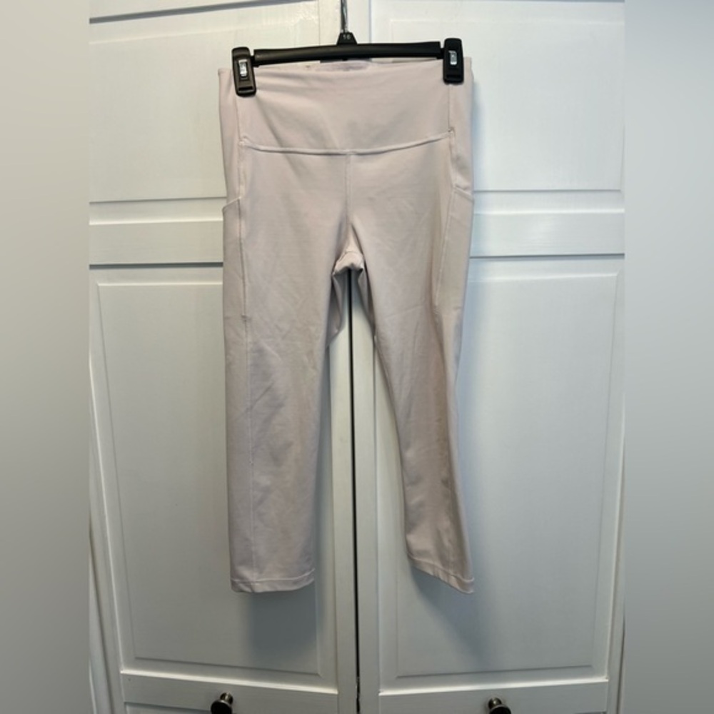 Athleta Ultimate Stash Pocket Capri Size Women’s Small Color Cream